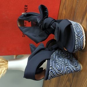 Donald J Pliner Women's Nela Dress Sandal Navy Crepe